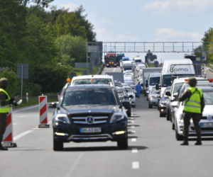 Ogromne korki na autostradzie prowadzącej do przejścia w Kołbaskowie