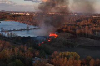 Ogień na Żabich Dołach. Strażacy interweniowali wieczorem