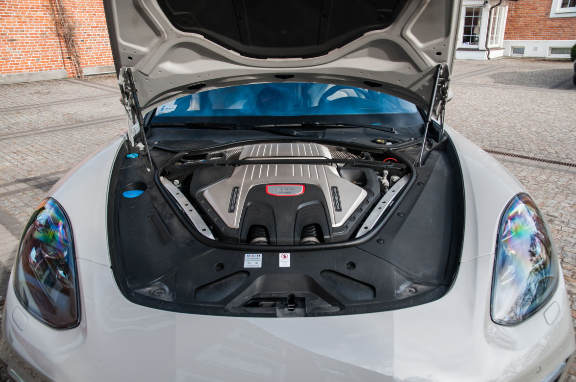 Porsche Panamera Turbo Sport Turismo 4.0 V8 550 KM
