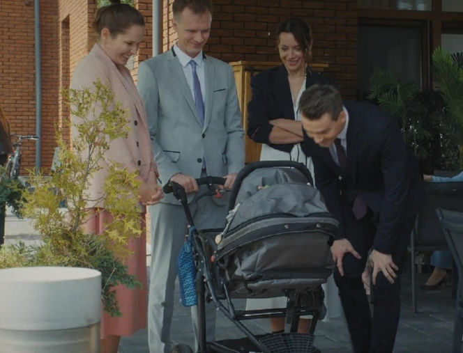 M jak miłość odc.1896. Sławek (Maciej Zuchowicz), Agata (Lidia Pronobis), Martyna (Magdalena Turczeniewicz), Jakub Karski (Krzysztof Kwiatkowski)