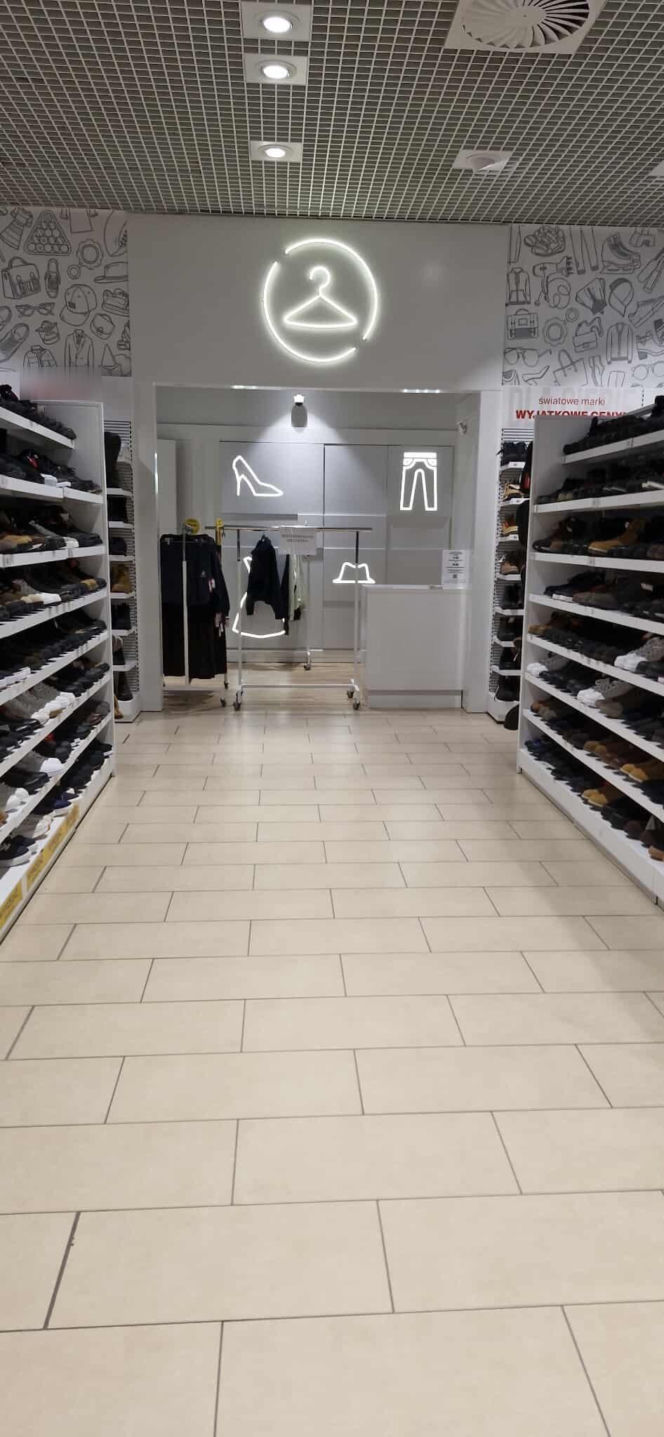 14-latek zaatakowany nożem w przymierzalni. Nieoficjalne ustalenia szokują! To była schadzka?!