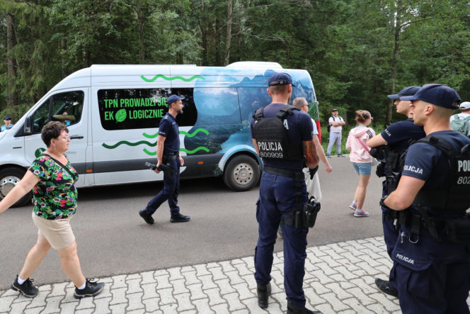 Protesty przeciwko konnemu transportowi nad Morskim Okiem