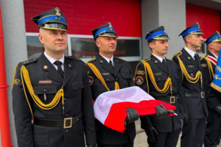 Dzień Strażaka w Starachowicach. Zobacz, kto otrzymał awans i odznaczenie!