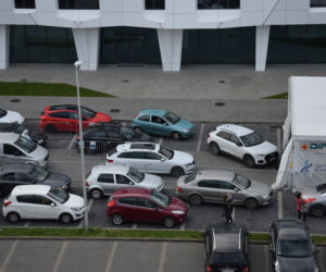 Kolejki na test na COVID-19. Dramat pacjentów 