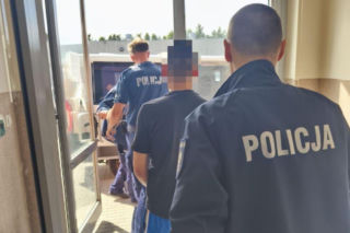 Zamaskowany klient napadł na sklep i sterroryzował ekspedientkę! Wszystko dla kilkuset złotych