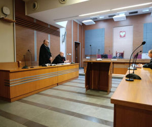Rafał i Aleksander pobili Adama Niedzielskiego w centrum miasta. Były minister okazał im łaskę