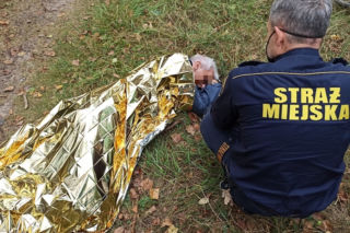 Warszawa: 65-latek leżał pod mostem Północnym. Miał słaby oddech i ledwo wyczuwalny puls