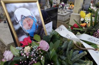 Ali Olszański był legendą, zginął tragicznie. Jego grób został ozdobiony w nietypowy sposób