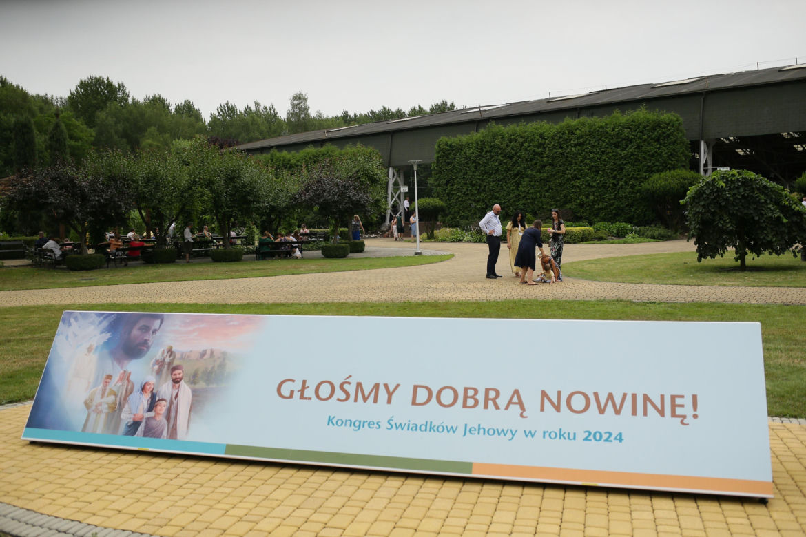 Kongres Świadków Jehowy 2024. W niedzielnych wydarzeniach wzięły udział tłumy