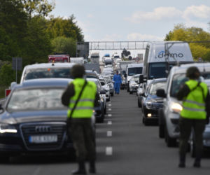 Ogromne korki na autostradzie prowadzącej do przejścia w Kołbaskowie