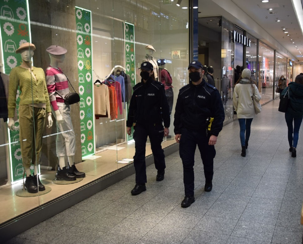 Kraków. Zmasowane kontrole w galeriach handlowych. Za co wlepiają mandaty?