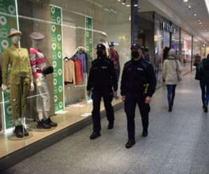 Kraków. Zmasowane kontrole w galeriach handlowych. Za co wlepiają mandaty?