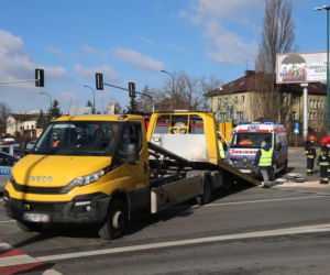 Zderzenie suzuki z karetką na sygnale na skrzyżowaniu Zamienieckiej z Ostrobramską