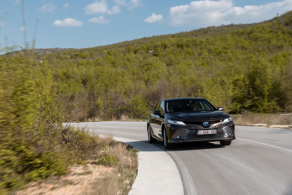 Toyota Camry 2.5 Hybrid Dynamic Force 218 KM e-CVT Executive