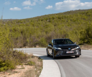 Toyota Camry 2.5 Hybrid Dynamic Force 218 KM e-CVT Executive