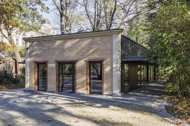 Herbaciarnia i punkt informacji turystycznej w Lazienkach Krolewskich w Warszawie