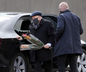 Tak Jarosław Kaczyński świętował niedzielę palmową w pandemii. Zaskakujące, ile wiązanek miał w rękach