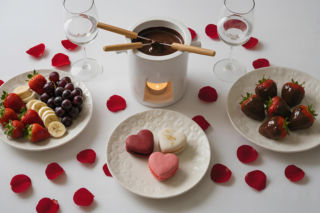 Jak zaplanować domowe Walentynki? Trzy rytuały, które tworzą wyjątkowy dzień 