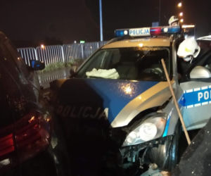 Wypadek w Skawinie. Samochód osobowy zderzył się z radiowozem