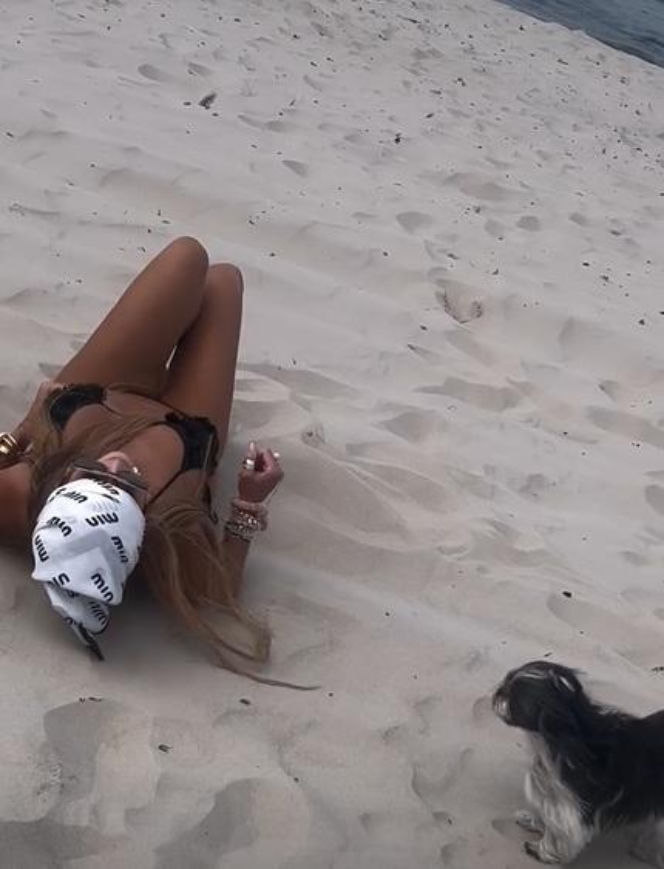 Kotońska podsumowuje wakacje w minibikini. Co za ciało!