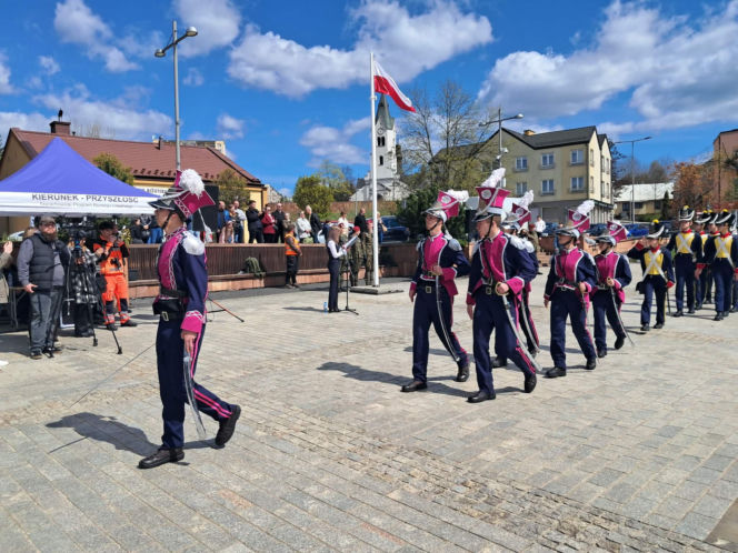 "Ślubuję!" – patriotyczne sceny na Rynku w Starachowicach