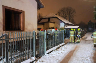 Pożar domu w Mińsku Mazowieckim, strażacy uratowali kota