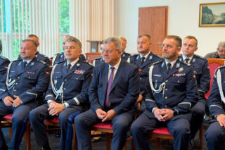 Udana obława po tragedii w Mierzawie. Świętokrzyscy policjanci nagrodzeni w Urzędzie Wojewódzkim