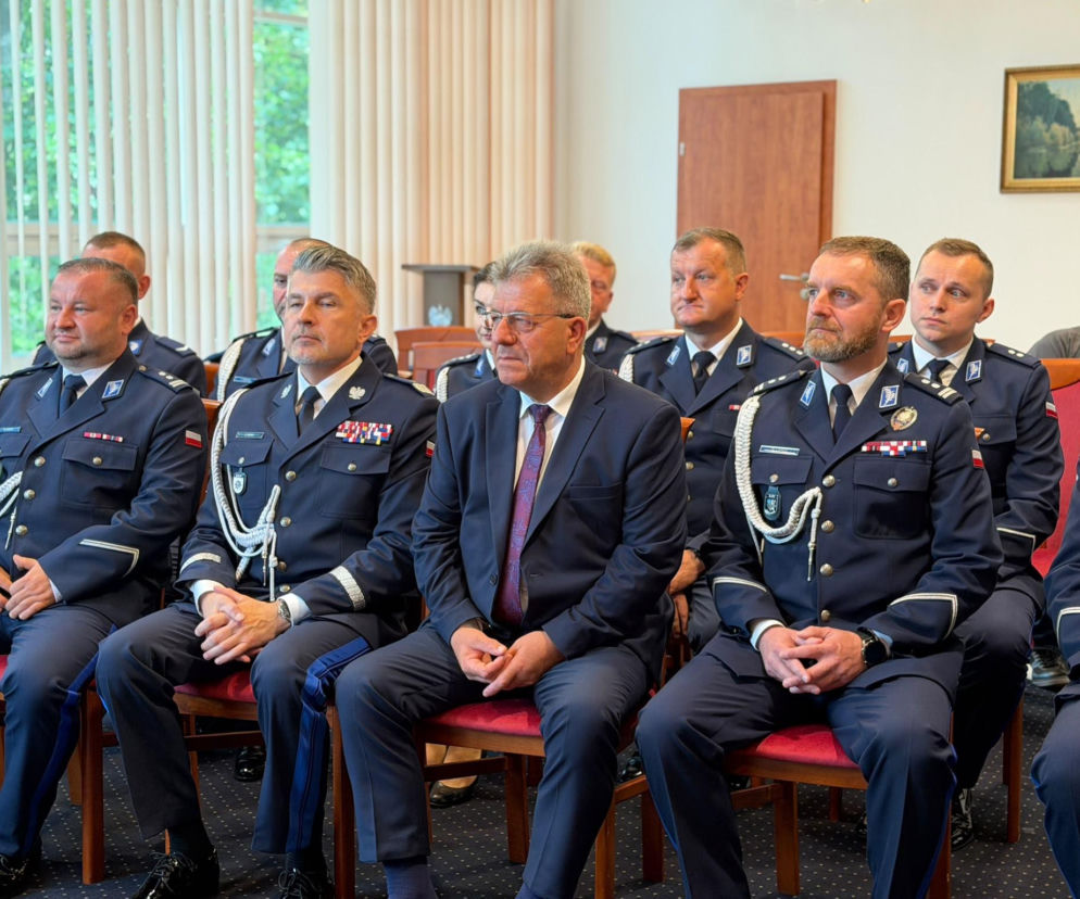 Udana obława po tragedii w Mierzawie. Świętokrzyscy policjanci nagrodzeni w Urzędzie Wojewódzkim