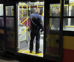 Zakrwawiony mężczyzna jechał autobusem