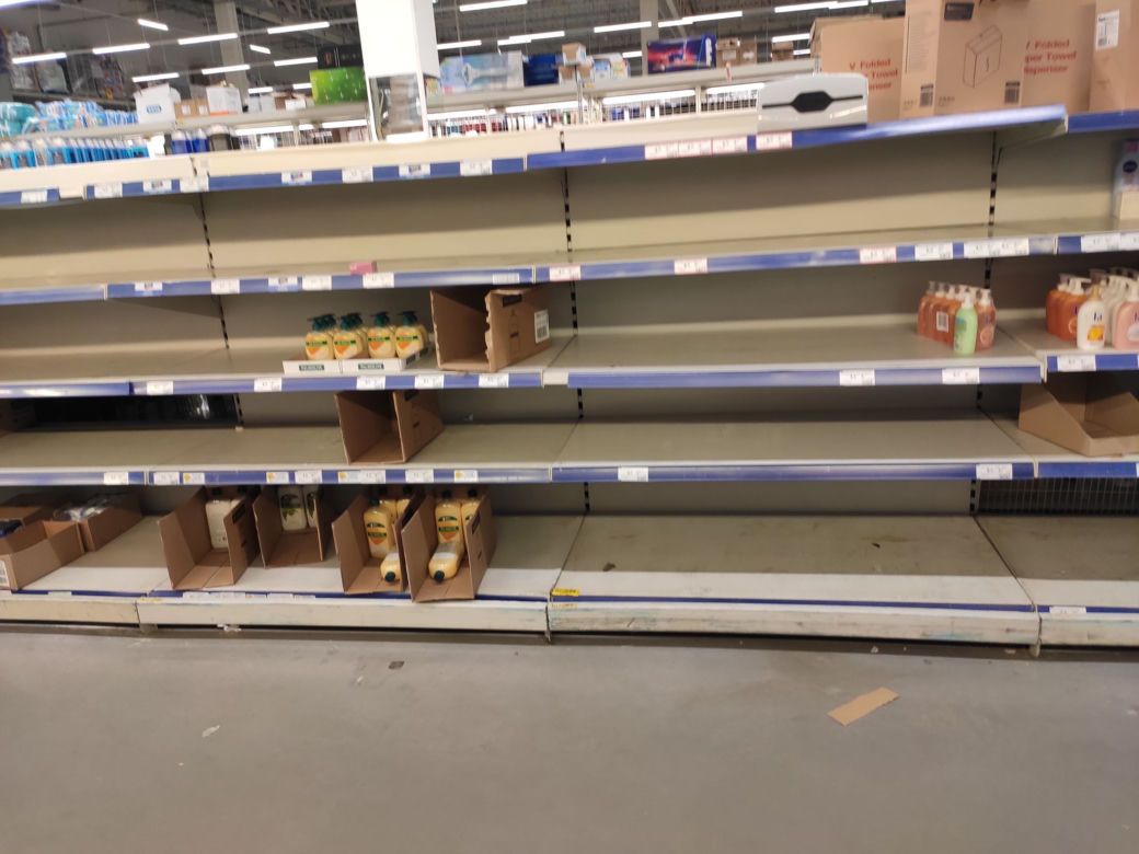 Mieszkańcy Podkarpacia ruszyli do SKLEPÓW!  Tłumy, pełne parkingi, PUSTE PÓŁKI!