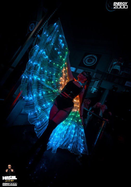 Szalona noc w Energy 2000 w Katowicach. DJ Hazel na scenie