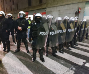 Właściciel rybnickiego klubu otwartego mimo obostrzeń: Policja weszła nielegalnie. Gazowali nas w lokalu