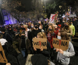 Nocne protesty pod domem Jarosława Kaczyńskiego