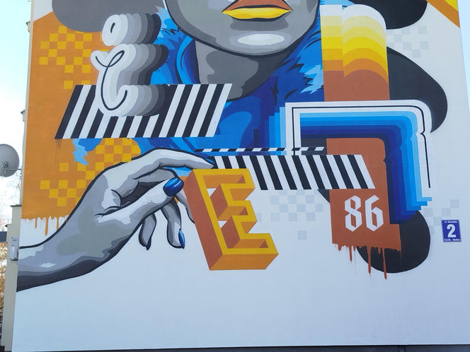 Nowy mural z kobiecą postacią na ścianie bloku przy ulicy Kaszubskiej 2 w Siedlcach. Zobacz zdjęcia!