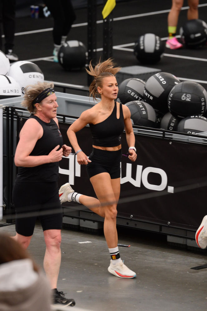 Anna Lewandowska z przystojnym Latynosem na zawodach Hyrox