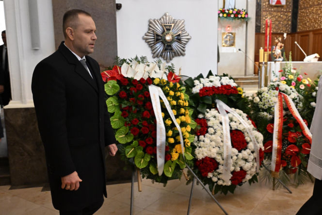 Karol Nawrocki na pogrzebie Jacka Magiery