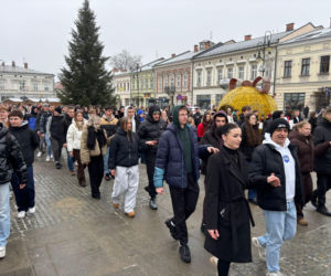Polonez maturzystów na Rynku w Nowym Sączu