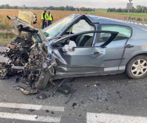 Tragiczny wypadek na DW 434 w pow. gostyńskim. Czołowe zderzenie dwóch samochodów