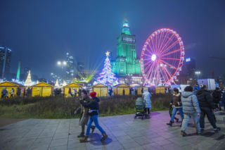 Tłumy na świątecznym Jarmarku Warszawskim. Zapytaliśmy ludzi, co o nim myślą
