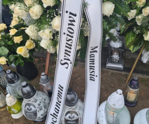 Dramat w Wadowicach Górnych. Grób  młodego chłopaka tonie w kwiatach [ZDJĘCIA]