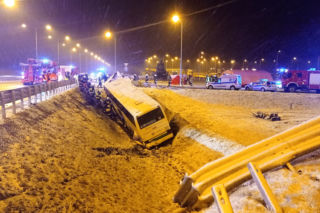 Tragedia na autostradzie A4. Autokar runął do rowu. Zginęła jedna osoba, pięć jest rannych! [ZDJĘCIA]