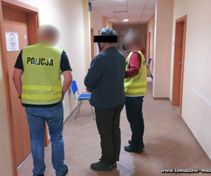 Łódzkie. Wjechał do rowu dwoma samochodami jednego dnia! Pechowiec może nawet trafić za kratki