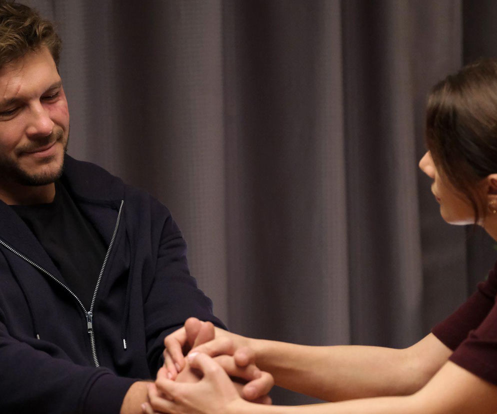 M jak miłość, odcinek 1923: Marcin weźmie Martynę w ramiona. Będzie walczył o kobietę, którą kocha!  Niezręczny finał spotkania - ZWIASTUN