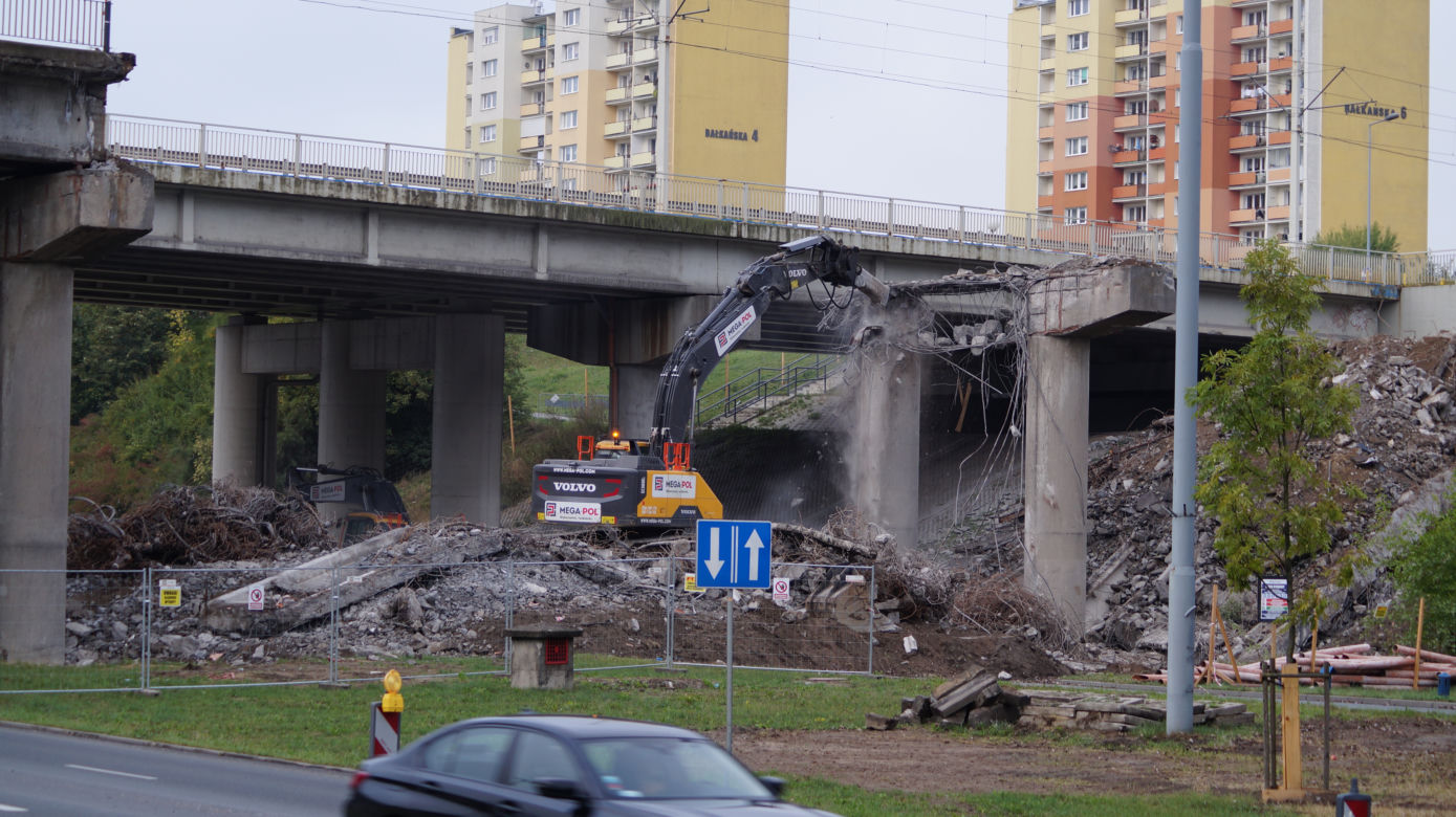 Trwa rozbiórka wiaduktu na ul. Wojska Polskiego w Bydgoszczy