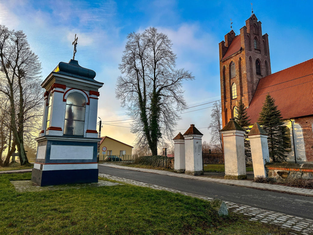 O tej wsi zrobiło się głośno z dnia na dzień. Ksiądz chodzący po kolędzie zaatakował psa