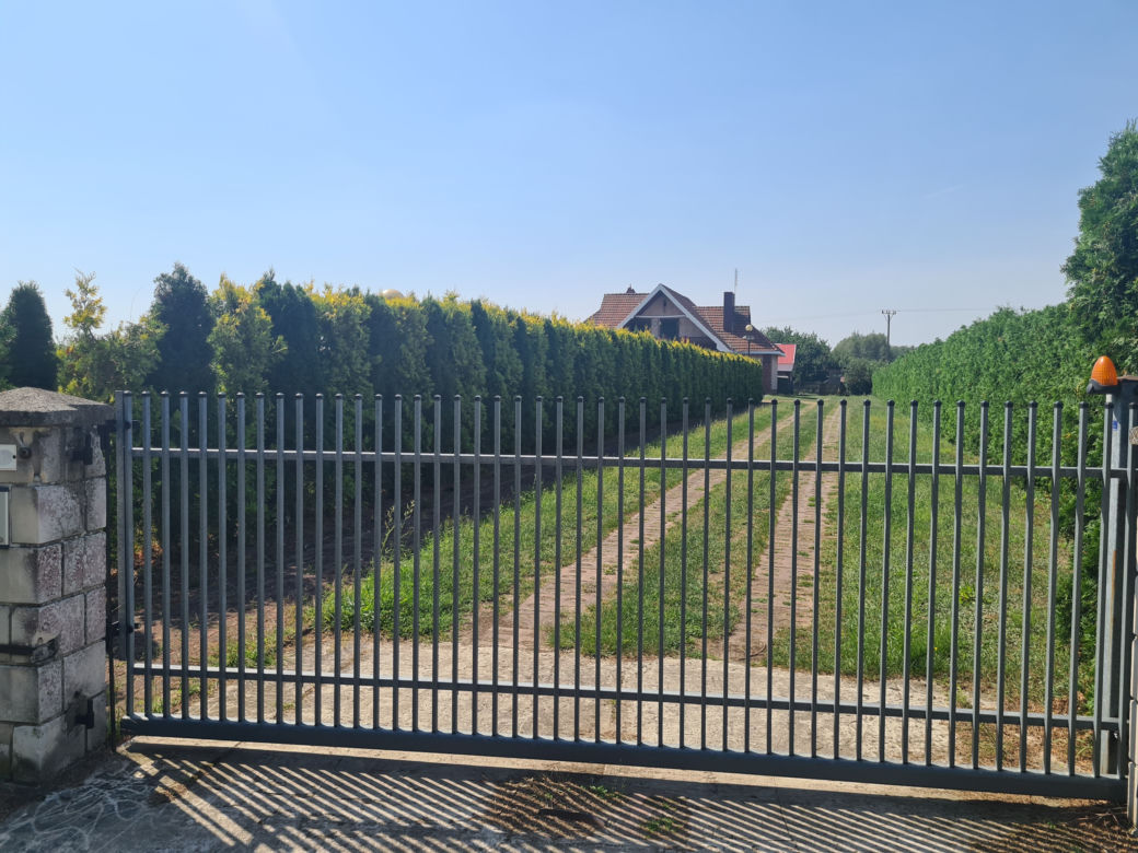 Parafia Domostawa. Ksiądz przelał sobie 2 miliony złotych [GALERIA]