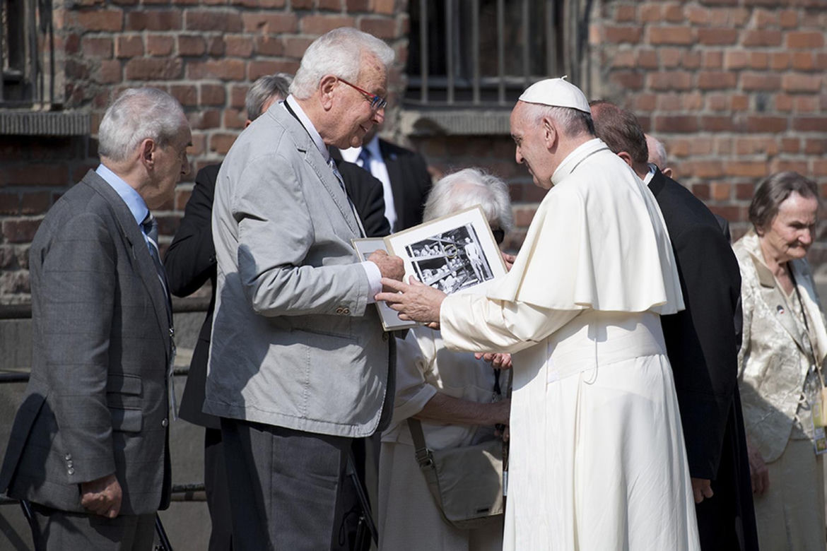 Papież na terenie obozu Muzeum Auschwitz-Birkenau - 29 lipca 2016 r.