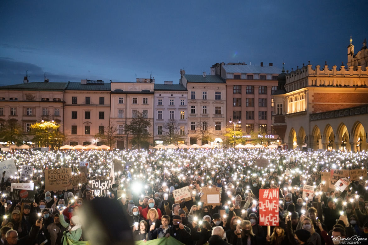 Kraków: "Ani jednej więcej". Protest po śmierci ciężarnej Izabeli z Pszczyny