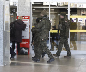 Warszawa. Wojsko na stacjach kolejowych