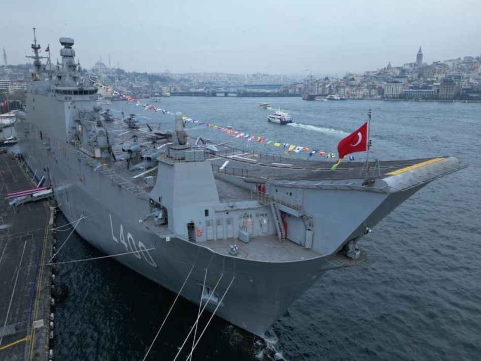 Śmiglowcowiec desantowy TCG Anadolu